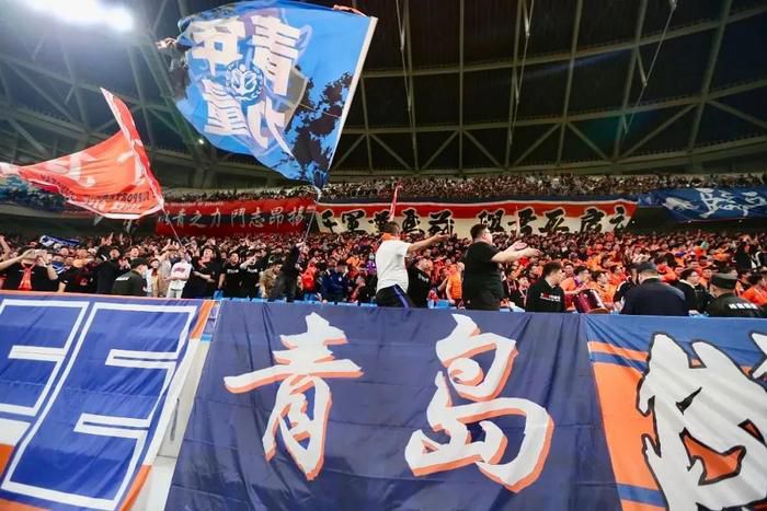 本赛季状态火热的斯图加特前锋吉拉西转会传闻颇多，德国媒体《图片报》消息表示球员可能冬窗就会离队，而他本人想要去英超。